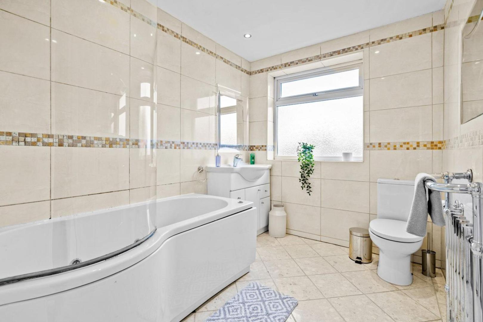 Spacious 5 Bedroom House Nottingham Exterior photo